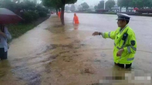 圖為暴雨中的南京。