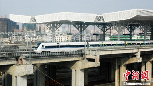 2016年5月15日零時起，全國鐵路實行新列車運行圖。(資料圖)