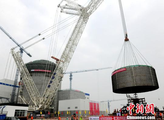 資料圖：山東海陽核電2號機組最后一個大型結構模塊吊裝就位。　姜濤 攝