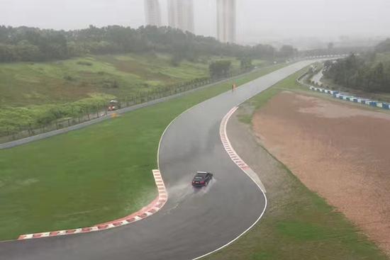 北方多陣雨高溫縮減 明起江南雨勢增強