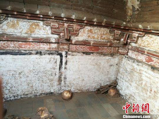     八角古墓內部磚雕彩繪。長治市郊區文物旅游局供圖