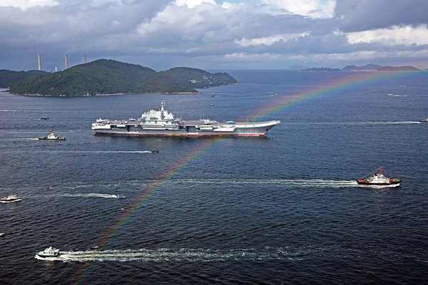 遼寧艦穿越臺(tái)灣海峽