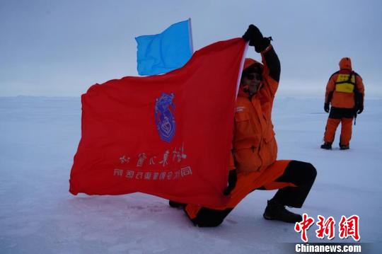 此前，東方醫(yī)院中國國際應(yīng)急醫(yī)療隊(上海)已先后派出兩位醫(yī)生四次跟隨“雪龍?zhí)枴背稣髂?、北極。供圖