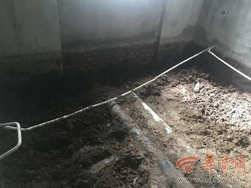 小區(qū)一樓住戶為建復(fù)式向下挖 物業(yè):不要緊可以挖