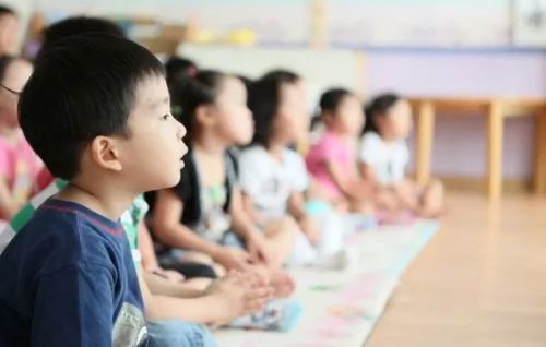 教育部出手將整治幼兒園小學(xué)化 網(wǎng)友們卻吵翻了