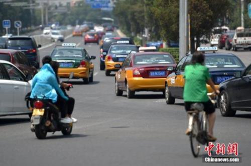 資料圖：市民打車需求旺盛。<a target='_blank' href='http://www.chinanews.com/' >中新網(wǎng)</a>記者 金碩 攝