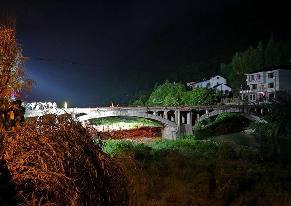 浙江致8死垮塌廊橋新建僅2年 官方:招投標(biāo)程序正規(guī)