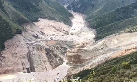 金沙江堰塞湖搶險:后續梯隊連夜翻越3座4500米高山