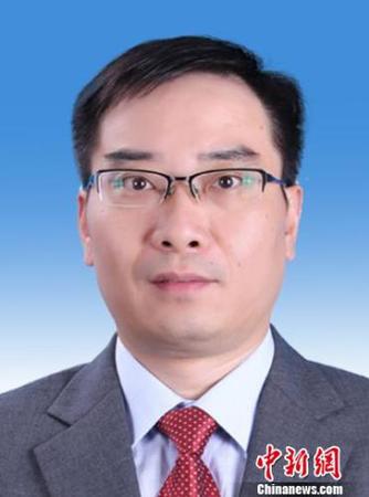 李澤中資料相片