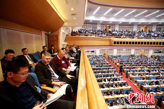 中國人民政治協商會議第十二屆山東省委員會第二次會議17日在濟南閉幕。　梁犇 攝