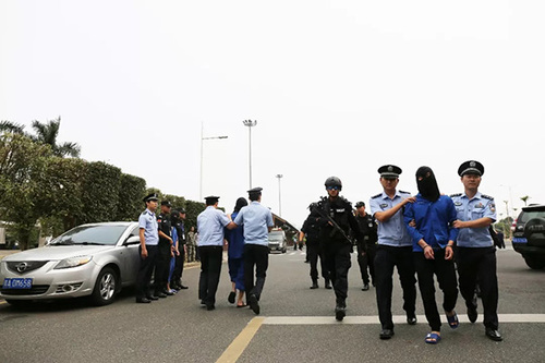 海南運霸團伙盤踞火車站 出租車拉客需交人頭費