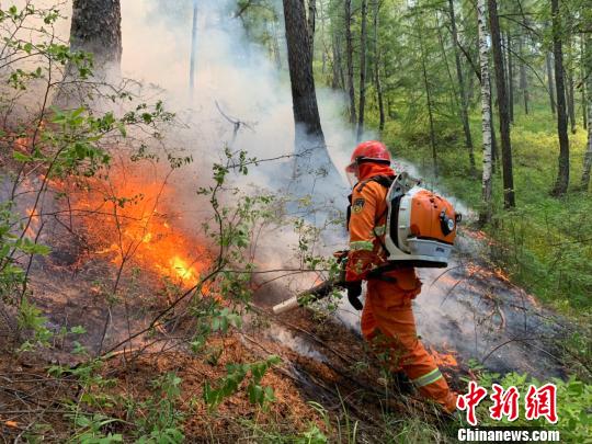 應急管理部工作組到內蒙古大興安嶺指導滅火救援工作