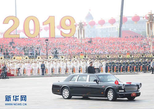 10月1日，慶祝中華人民共和國成立70周年大會在北京天安門廣場隆重舉行。這是中共中央總書記、國家主席、中央軍委主席習近平檢閱受閱部隊。 新華社記者 劉衛兵 攝  jpg