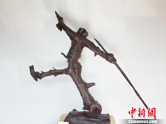 吳德義創(chuàng)作的體育項目作品 石洪宇 攝