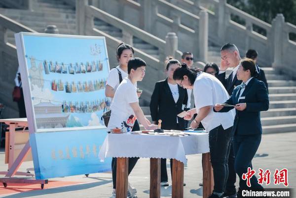 “我把美麗高平寄給您”主題明信片郵寄活動在“炎帝故里”山西高平炎帝陵正式上線?！±顝?攝