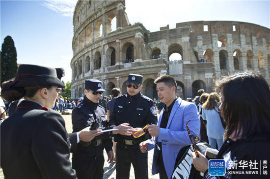 中國警察首次巡邏羅馬和米蘭